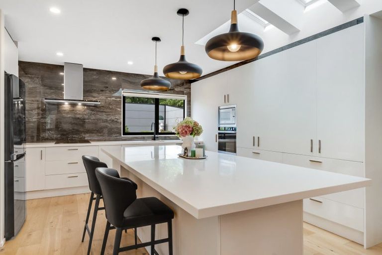 Photo of property in 7 Hartles Place, Mellons Bay, Auckland, 2014