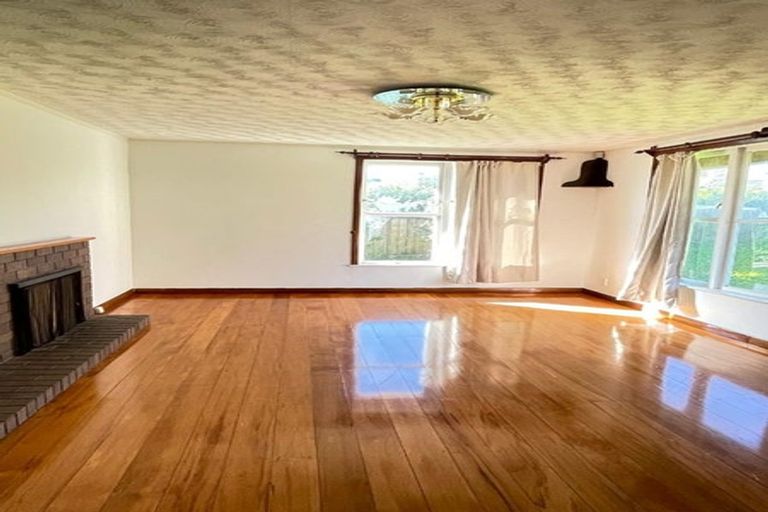 Photo of property in 87 Hillsborough Road, Hillsborough, Auckland, 1042