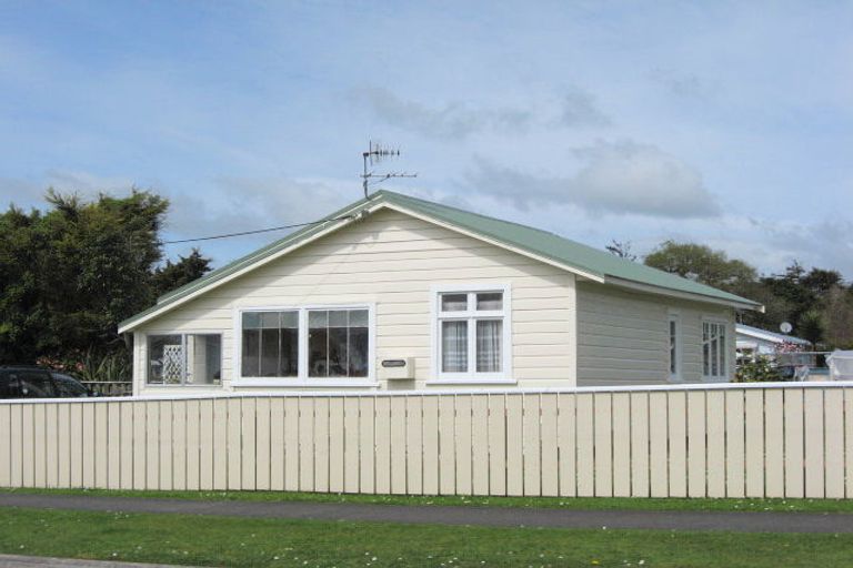 Photo of property in 1 Brookes Street, Inglewood, 4330