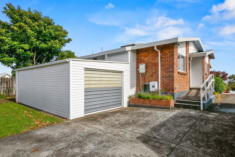 Photo of property in 3/66 Waiwaka Terrace, Strandon, New Plymouth, 4312