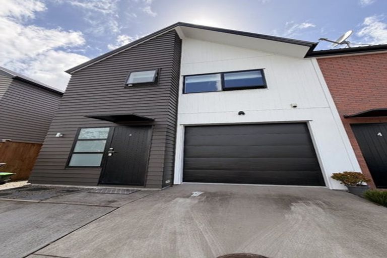 Photo of property in 3/18 Kaimai Avenue, Massey, Auckland, 0614