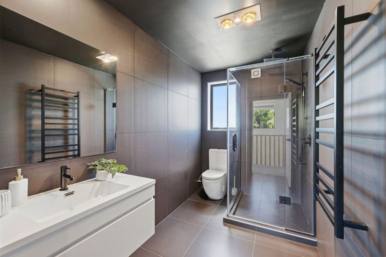 Photo of property in 111d Woodglen Road, Glen Eden, Auckland, 0602