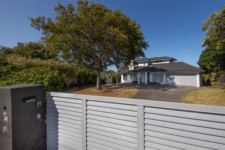 Photo of property in 201 Bleakhouse Road, Mellons Bay, Auckland, 2014
