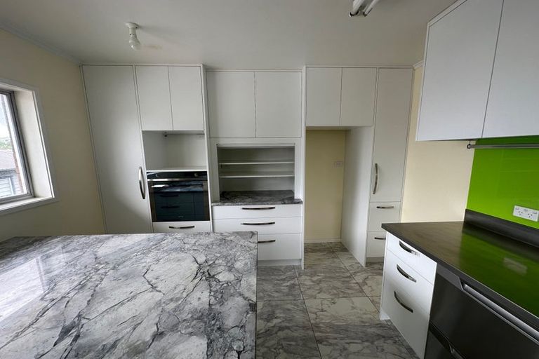 Photo of property in 37 Knightsbridge Drive, Forrest Hill, Auckland, 0620