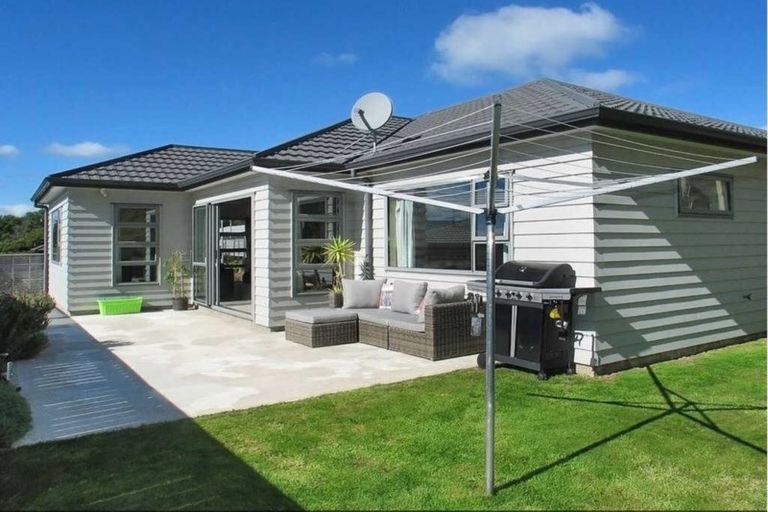 Photo of property in 82 Staithes Drive North, Whitby, Porirua, 5024