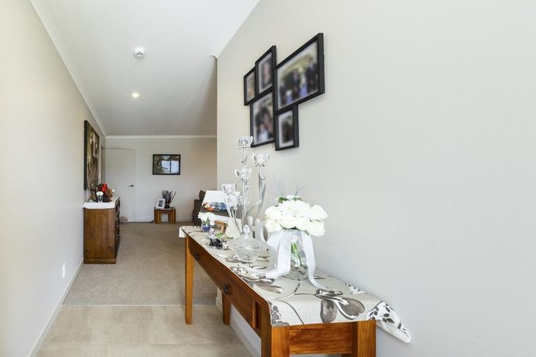 Photo of property in 34 Cyprus Place, Fitzherbert, Palmerston North, 4410