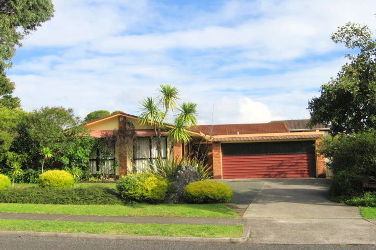 Photo of property in 18 Jillteresa Crescent, Half Moon Bay, Auckland, 2012