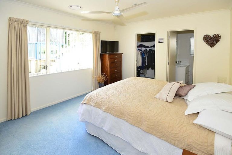 Photo of property in 9 Jelas Road, Red Beach, 0932