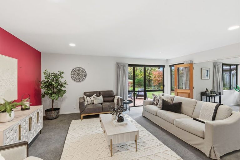 Photo of property in 12 Hatfield Place, Avonhead, Christchurch, 8042