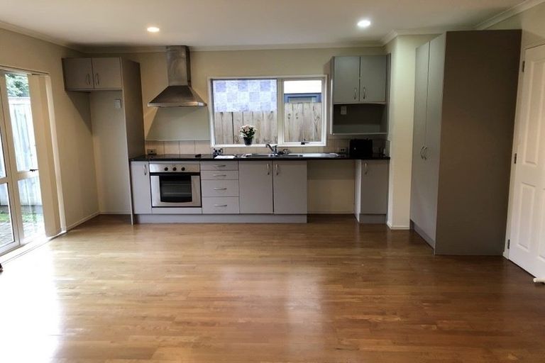 Photo of property in 28 Maypark Crescent, Flat Bush, Auckland, 2016