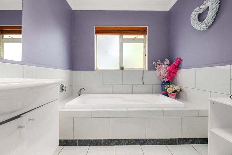 Photo of property in 76 Saint James Drive, Huntington, Hamilton, 3210