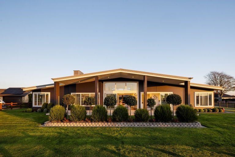 Photo of property in 1 Baxter Michael Crescent, Cambridge, 3434