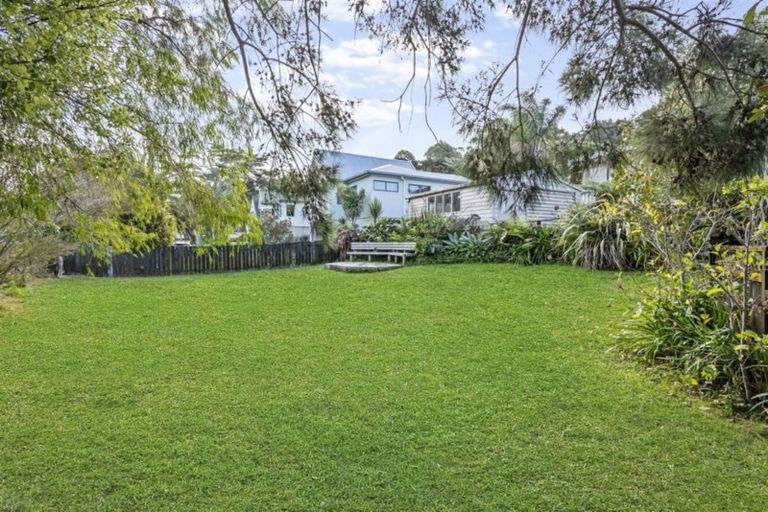 Photo of property in 52 Ferry Road, Arkles Bay, Whangaparaoa, 0932