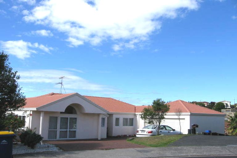 Photo of property in 16 Jacanas Place, Unsworth Heights, Auckland, 0632