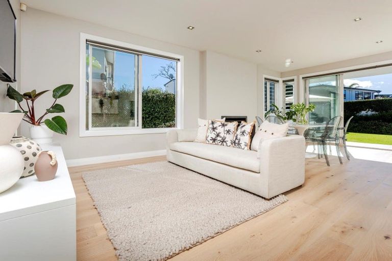 Photo of property in 223a Hurstmere Road, Takapuna, Auckland, 0622