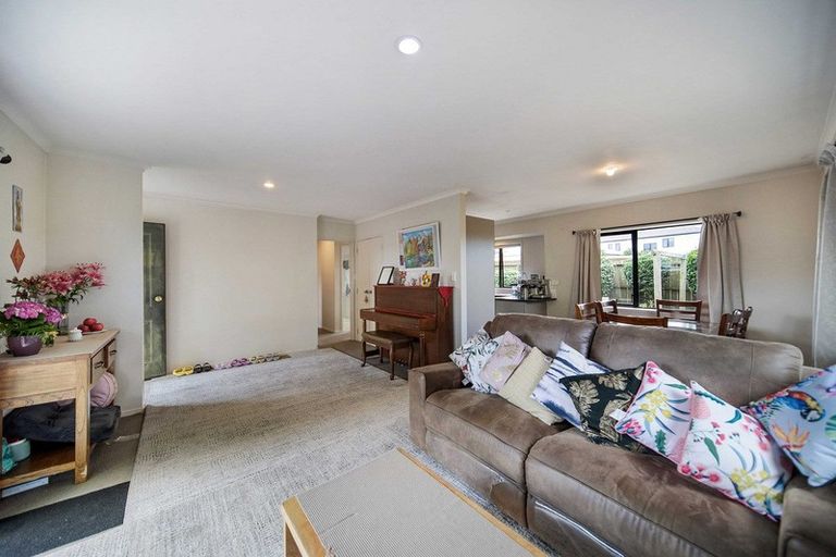Photo of property in 52c Arimu Road, Papakura, 2110