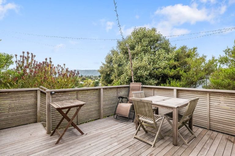 Photo of property in 17 Major Durie Place, Waikanae Beach, Waikanae, 5036