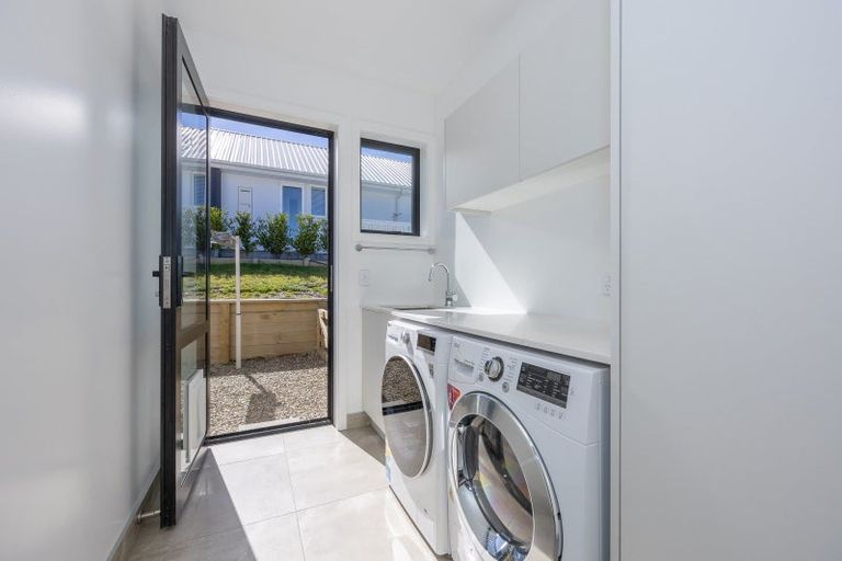 Photo of property in 2 Kotare Drive, Wanaka, 9305