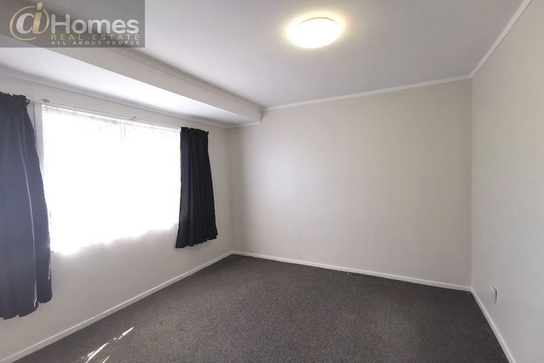 Photo of property in 44 Cedar Heights Avenue, Massey, Auckland, 0614