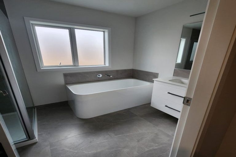 Photo of property in 8 Ash Close, Levin, 5510