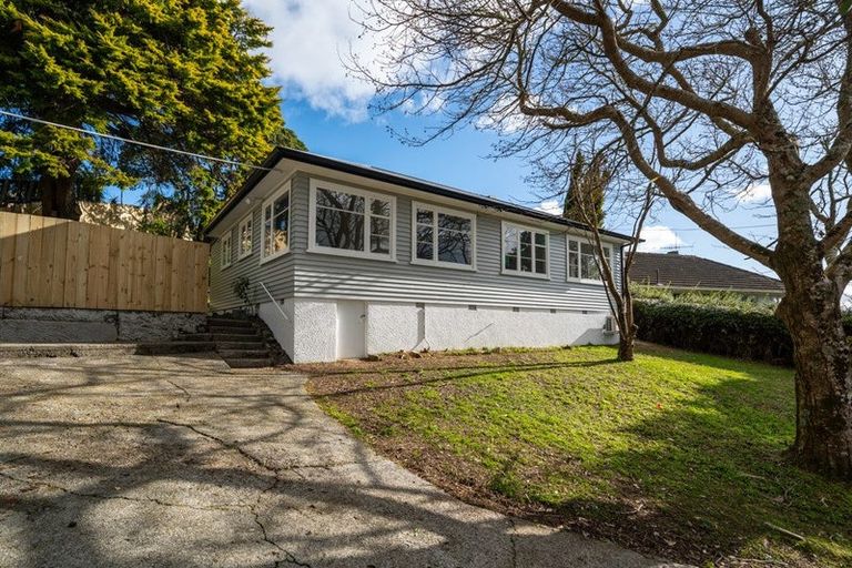 Photo of property in 10 Berkshire Grove, Cannons Creek, Porirua, 5024