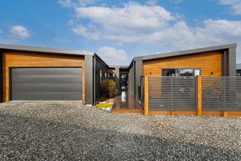 Photo of property in 11 Magnetic Place, Cromwell, 9310