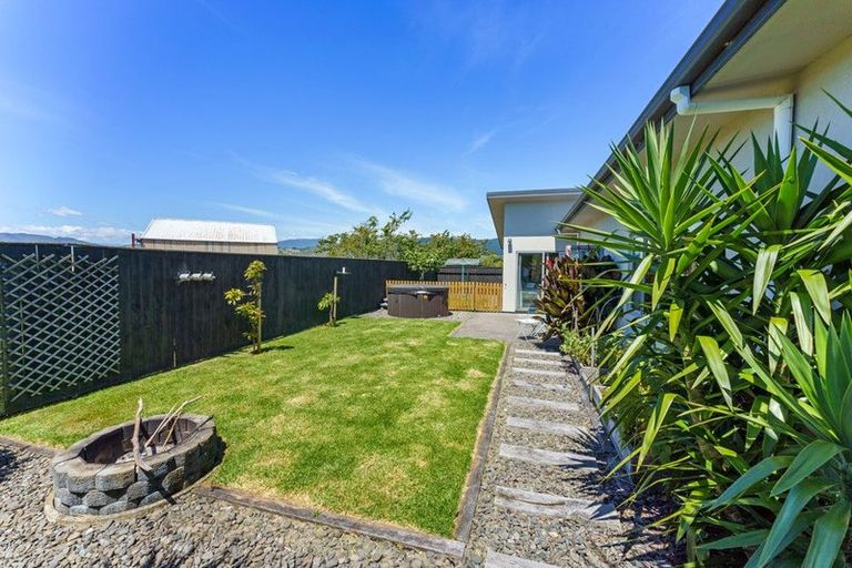Photo of property in 35 Simpson Crescent, Raumati Beach, Paraparaumu, 5032