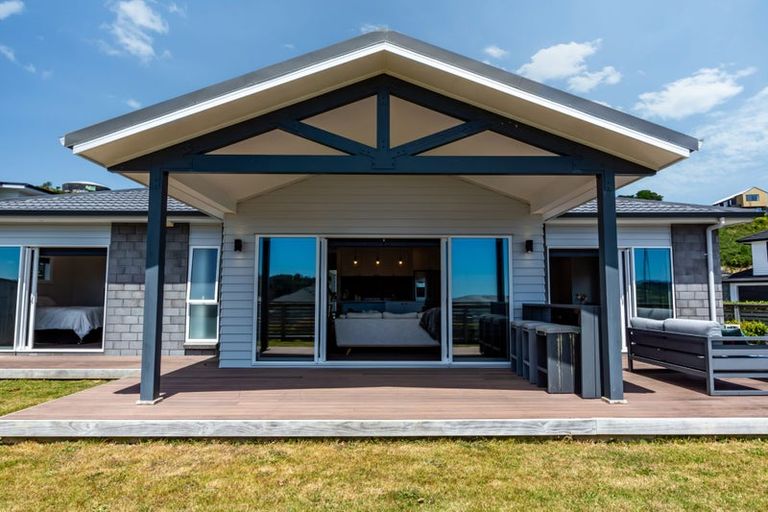 Photo of property in 25 Ken Douglas Drive, Aotea, Porirua, 5024