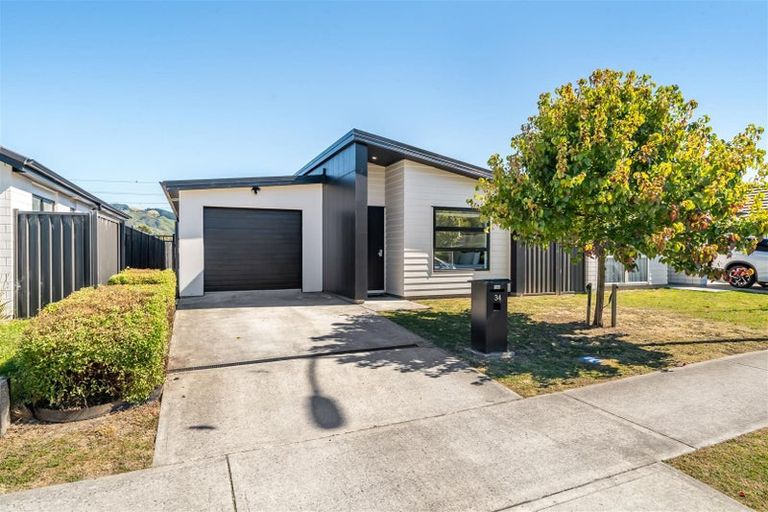 Photo of property in 34 Te Kaeaea Crescent, Wallaceville, Upper Hutt, 5018