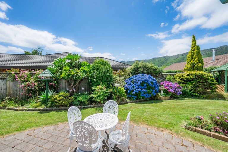 Photo of property in 25 Awanui Drive, Waikanae, 5036