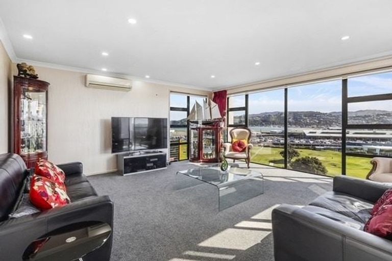 Photo of property in 8 Bunker Way, Strathmore Park, Wellington, 6022