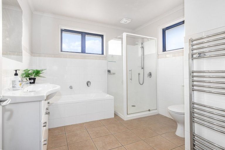 Photo of property in 17 Endeavour Drive, Whitby, Porirua, 5024