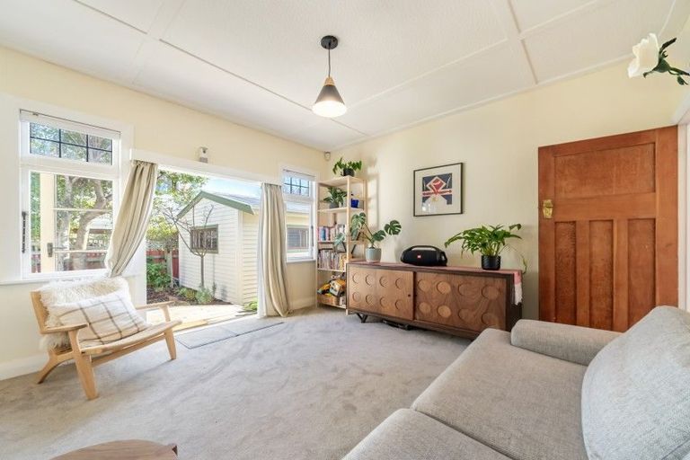 Photo of property in 17 Pirie Crescent, Moera, Lower Hutt, 5010