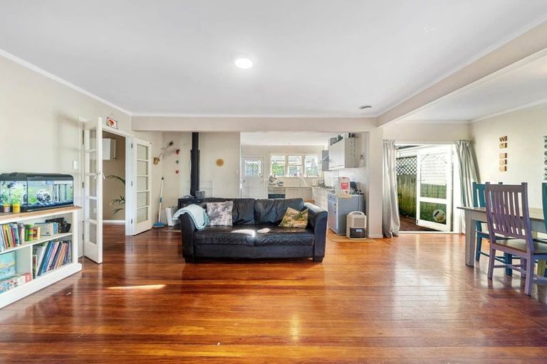 Photo of property in 1 Edmonton Avenue, Onehunga, Auckland, 1061