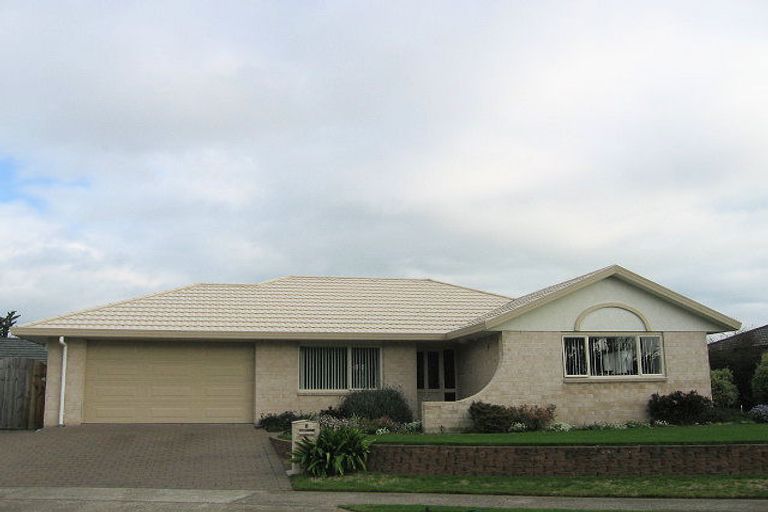 Photo of property in 8 Brookfield Place, Paraparaumu, 5032