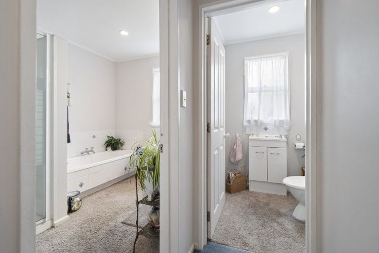 Photo of property in 1960 Parewanui Road, Parewanui, Bulls, 4894