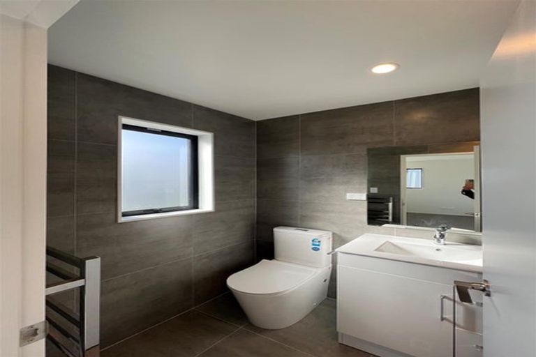 Photo of property in 38b Crestview Rise, Papakura, 2110