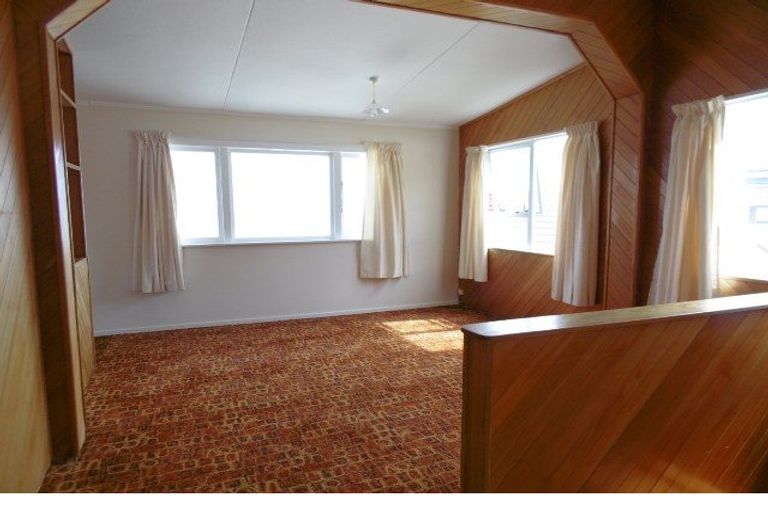 Photo of property in 15 Sunset Parade, Plimmerton, Porirua, 5026