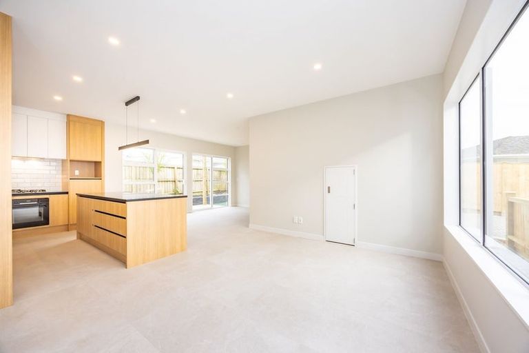 Photo of property in 34 Hellyers Street, Birkdale, Auckland, 0626
