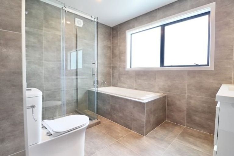 Photo of property in 210a Forrest Hill Road, Forrest Hill, Auckland, 0620