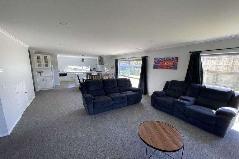 Photo of property in 60 Hokioi Drive, Kenepuru, Porirua, 5022