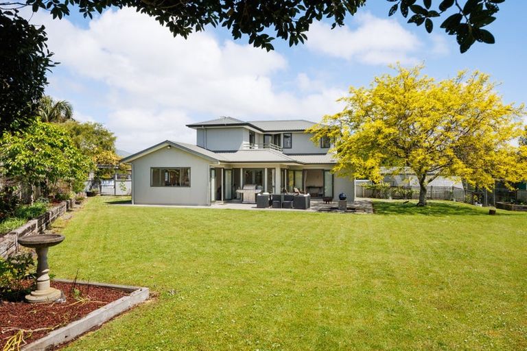Photo of property in 27 Abby Road, Fitzherbert, Palmerston North, 4410
