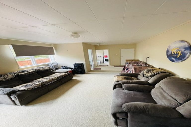 Photo of property in 42 West Lynn Road, Titirangi, Auckland, 0604