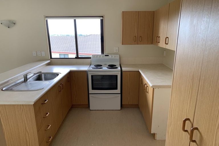 Photo of property in 20 Van Dyke Place, West Harbour, Auckland, 0618