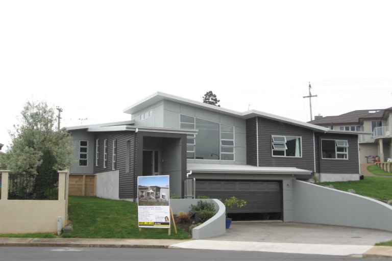 Photo of property in 27 Roderick Place, Rototuna, Hamilton, 3210