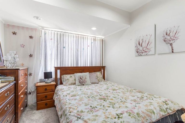 Photo of property in 2/13 Templeton Place, Clendon Park, Auckland, 2103