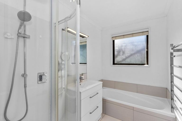 Photo of property in 27 Momorangi Crescent, Redwood, Christchurch, 8051