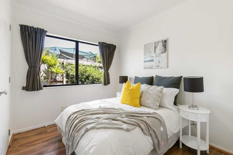 Photo of property in 52 Bluebird Crescent, Unsworth Heights, Auckland, 0632