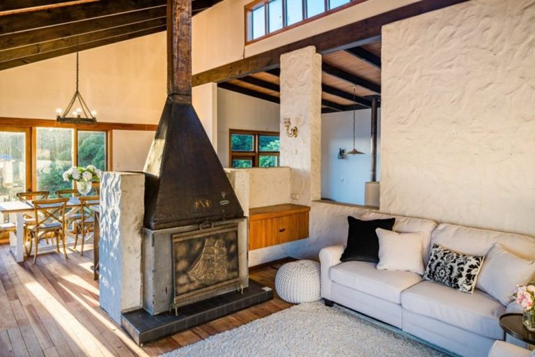 Photo of property in 95 Motuhara Road, Plimmerton, Porirua, 5026