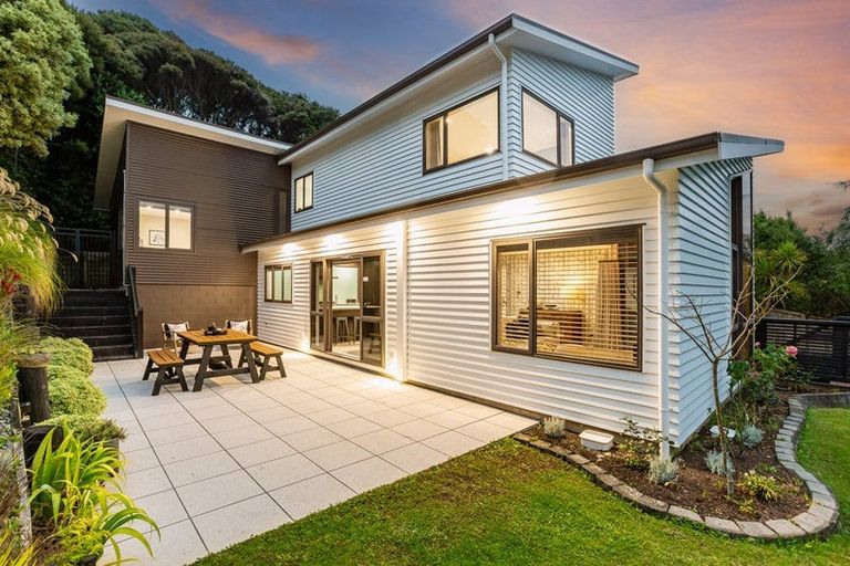 Photo of property in 37 Navigation Drive, Whitby, Porirua, 5024